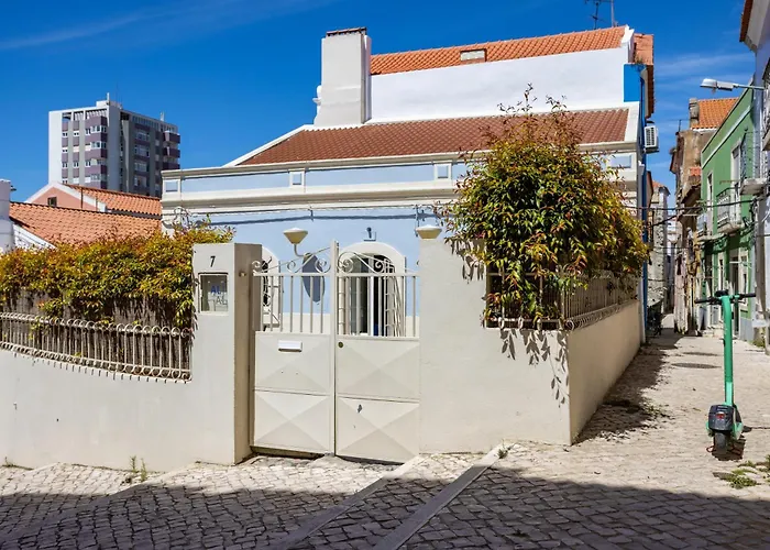 Postigo Do Cais - By Y Concept