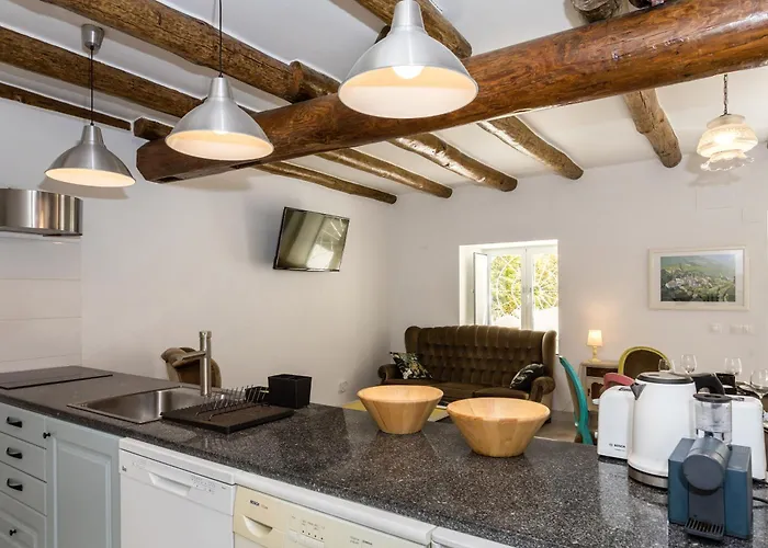 Postigo Do Cais - By Y Concept